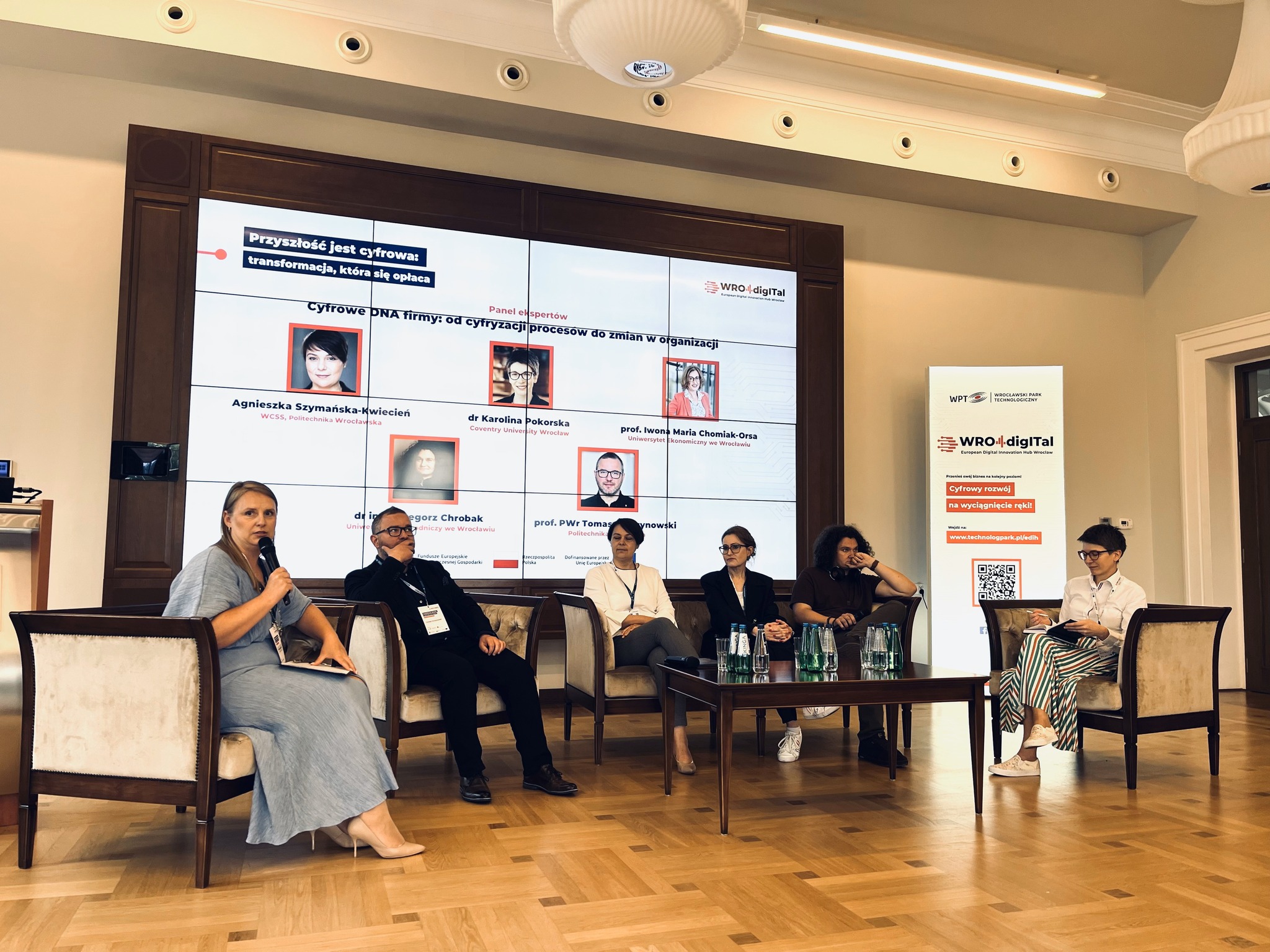 Prelegenci podczas panelu dyskusyjnego
