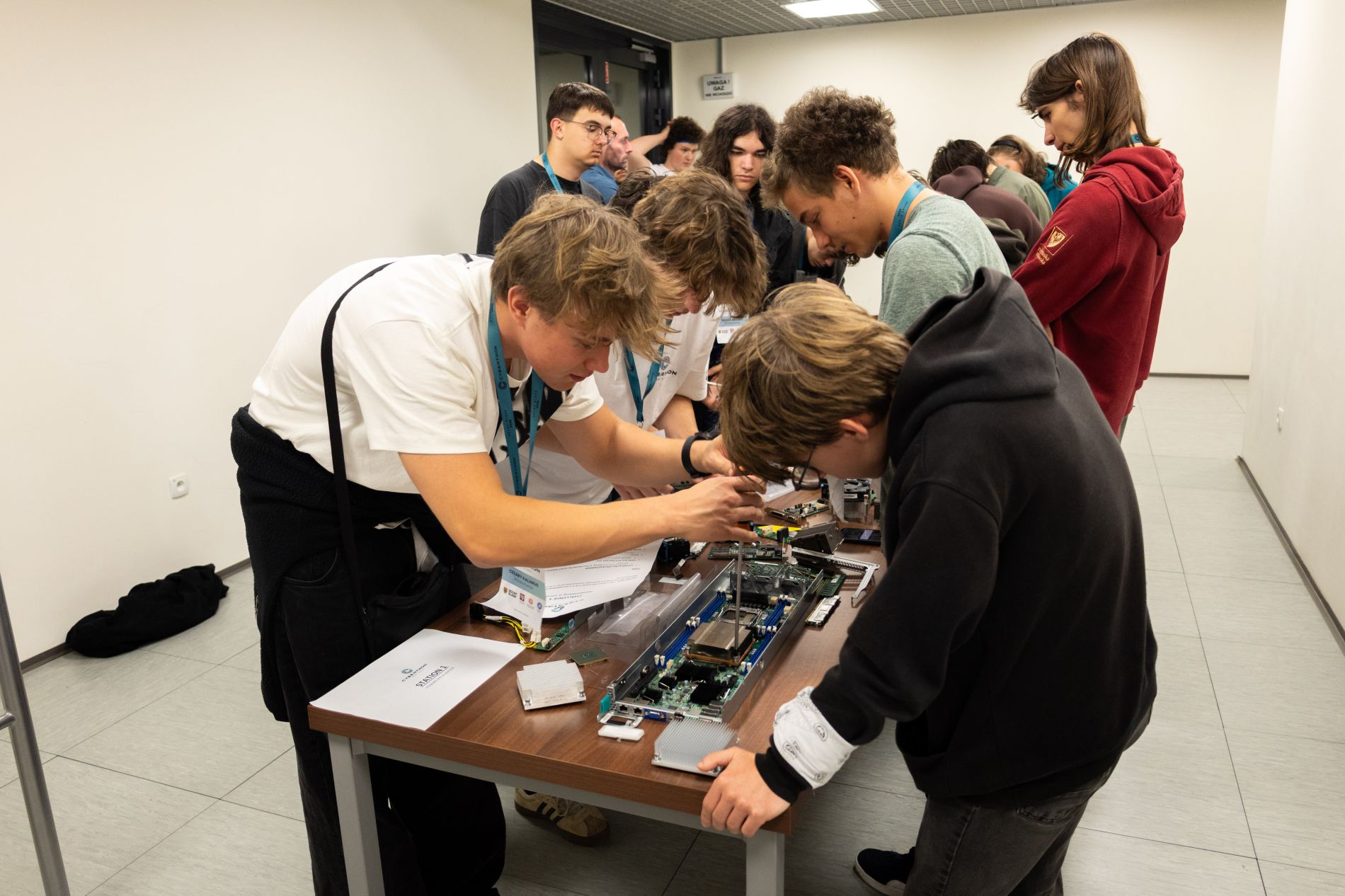 Uczestnicy Cybertronu podczas rozwiązywania zadania